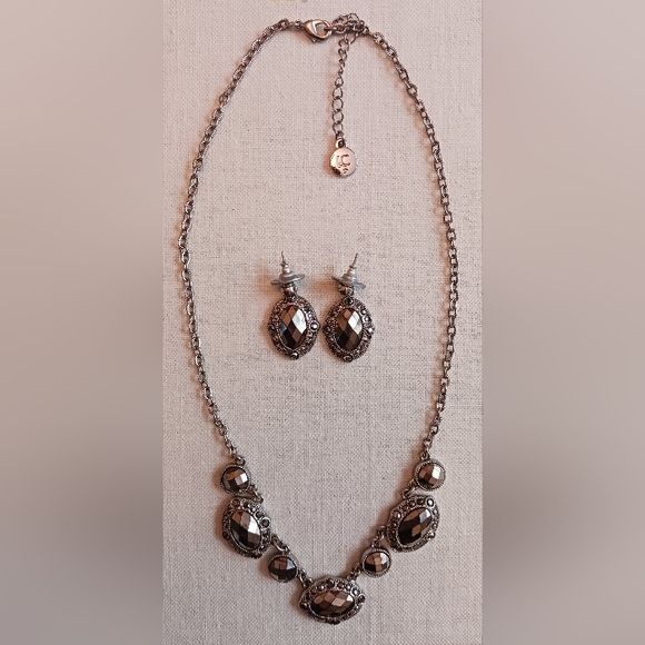 LIZ CLAIBORNE Necklace and Earrings - Picture 1 of 3